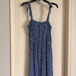 Maxi dress with daisies and Tie shoulders